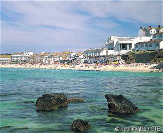 St Ives Tate Gallery and Porthmeor Beach - photo Paul watts CTB